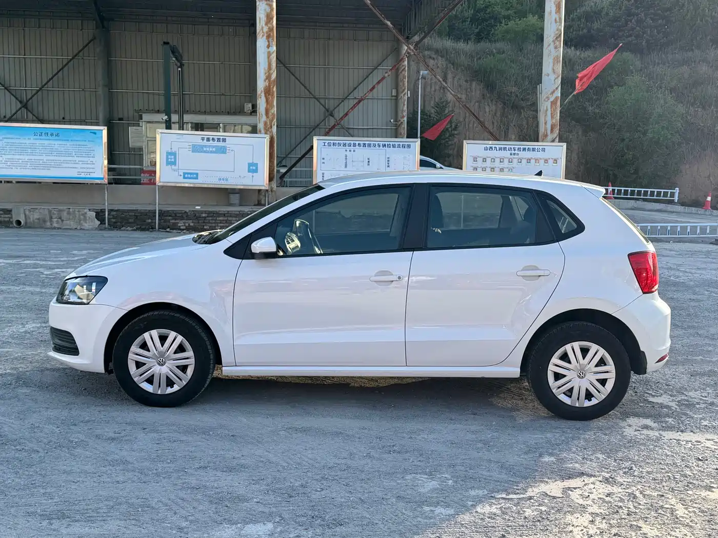 Volkswagen Polo 2016 1.4L Manual Trend фото 4