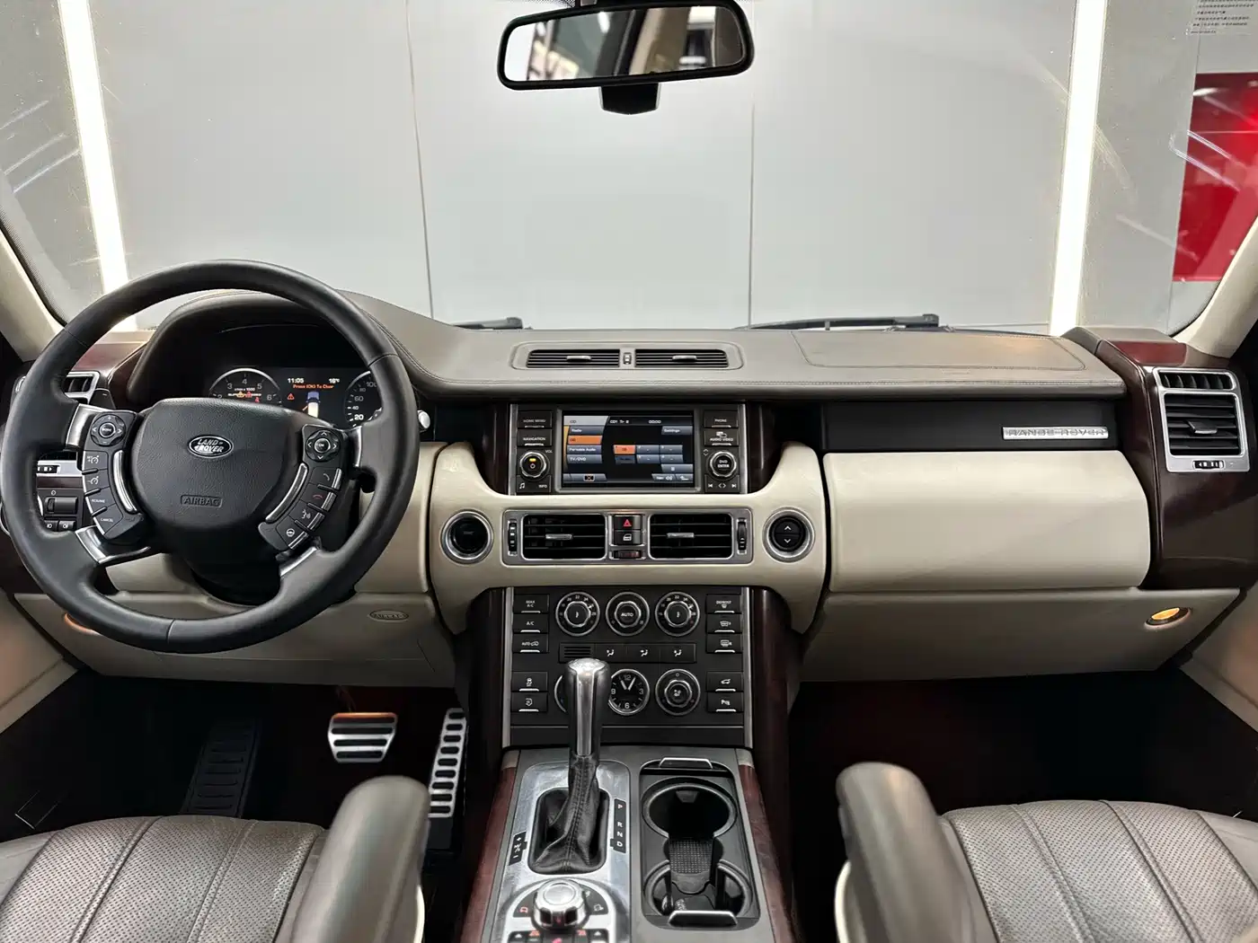 Land Rover Range Rover 2011 5.0 SC V8 фото 12