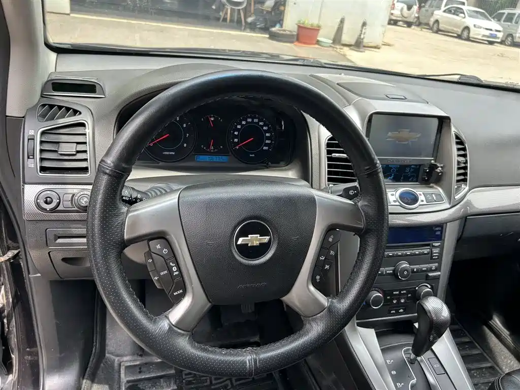 Chevrolet Captiva (Import) 2011 Model 2.4 AT 7-Seater Luxury Navigation Edition фото 14