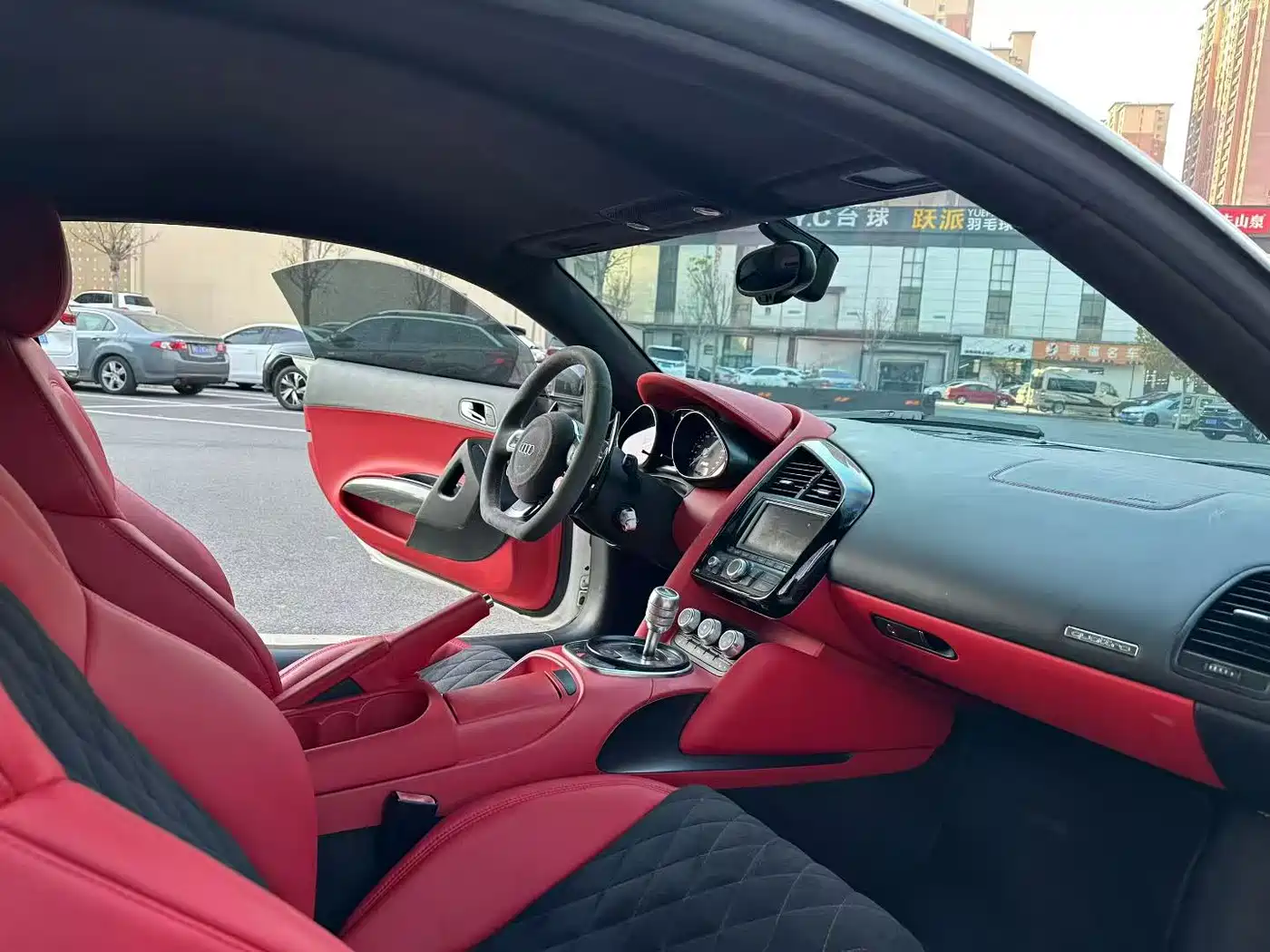 Audi R8 2010 5.2 FSI quattro фото 9