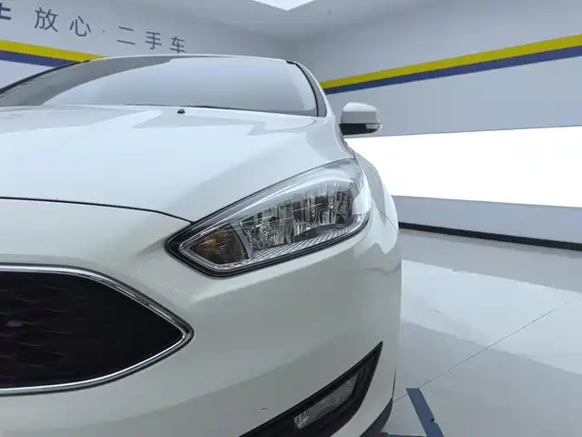 Ford Focus 2017 Hatchback 1.6L Auto Comfort Smart Edition — фото 5