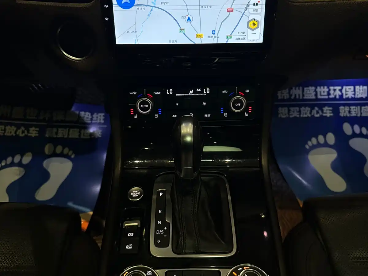 Volkswagen Touareg 2017 3.0TSI Explorer Edition фото 12