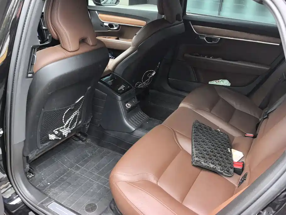 Volvo S90 Plug-in Hybrid 2023 2024 PHEV AWD Long Range Momentum Luxury Edition