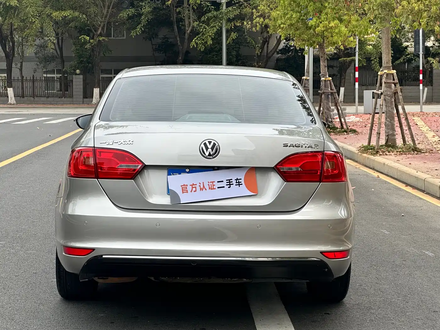 Volkswagen Sagitar 2014 Facelift 1.6L Automatic Comfort фото 9
