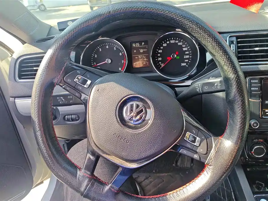 Volkswagen Sagitar 2018 1.6L Automatic Comfort фото 15