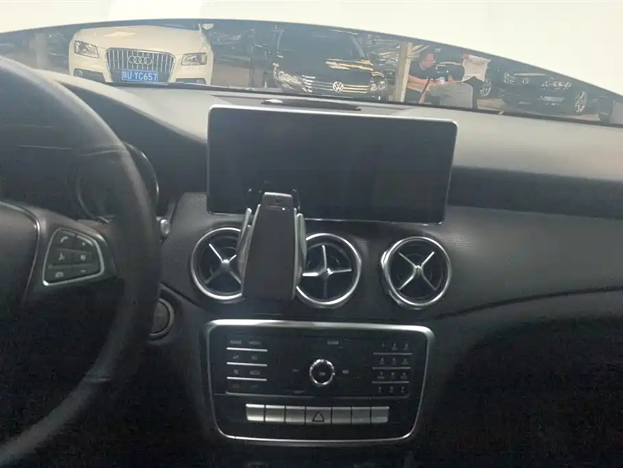 Mercedes-Benz GLA 2018 GLA 200 Dynamic фото 13
