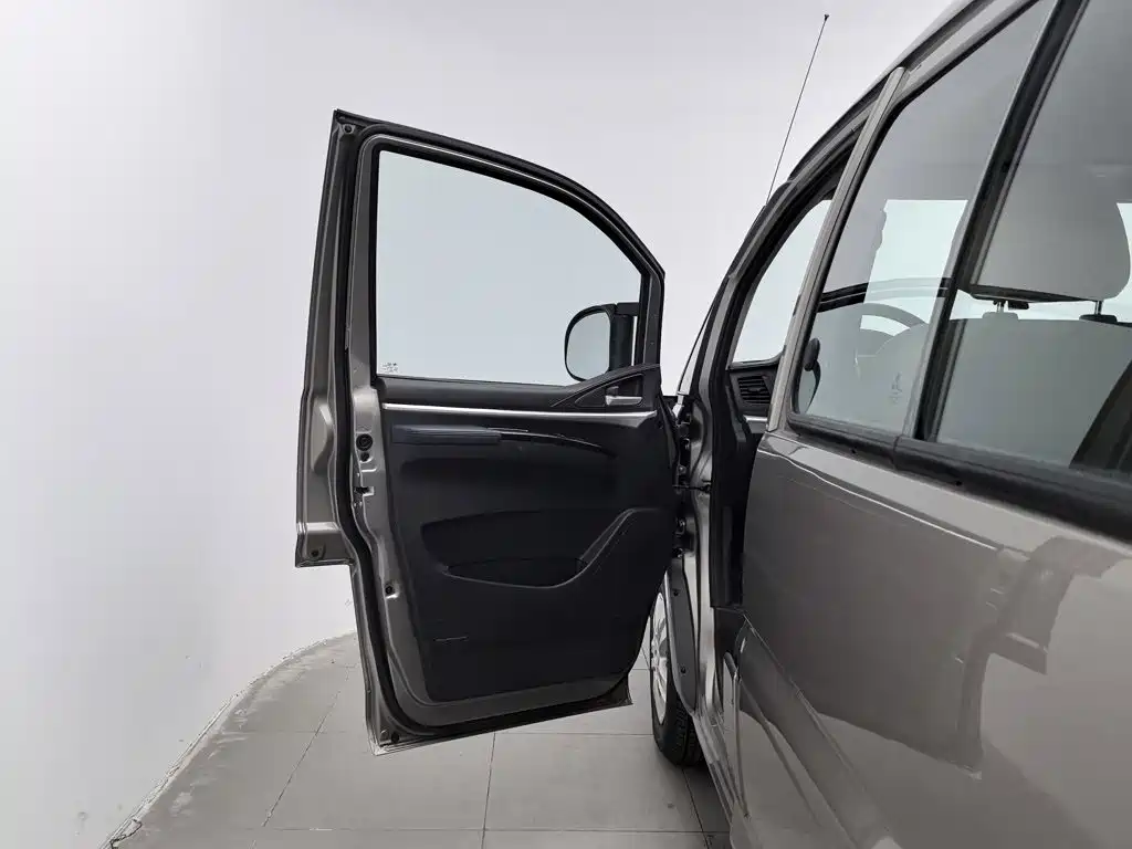 Dongfeng Fengxing Lingzhi 2022 2022 M5 1.6L Utility 5-seater