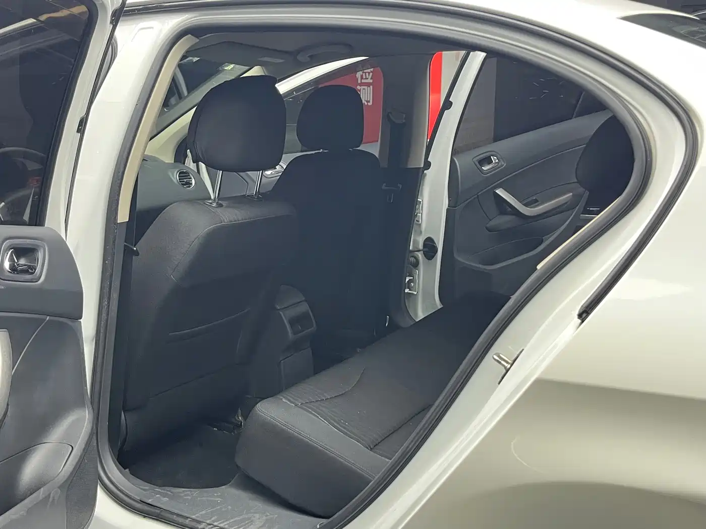 Peugeot 408 2013 2.0L Automatic Comfort Edition фото 13
