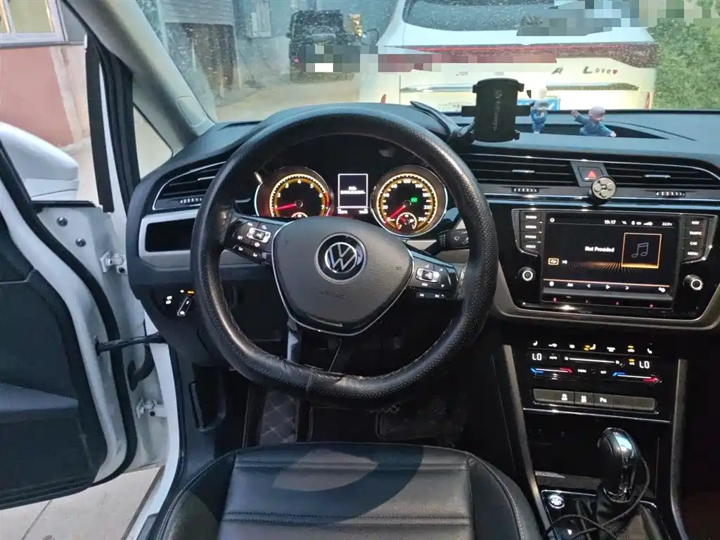 Volkswagen Touran 2021 Touran L 280TSI DSG Cross Edition 7-seater фото 3