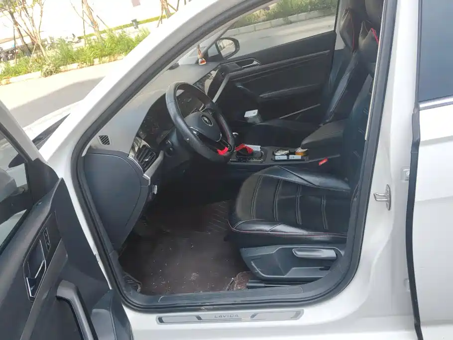 Фото 9 - Volkswagen Lavida