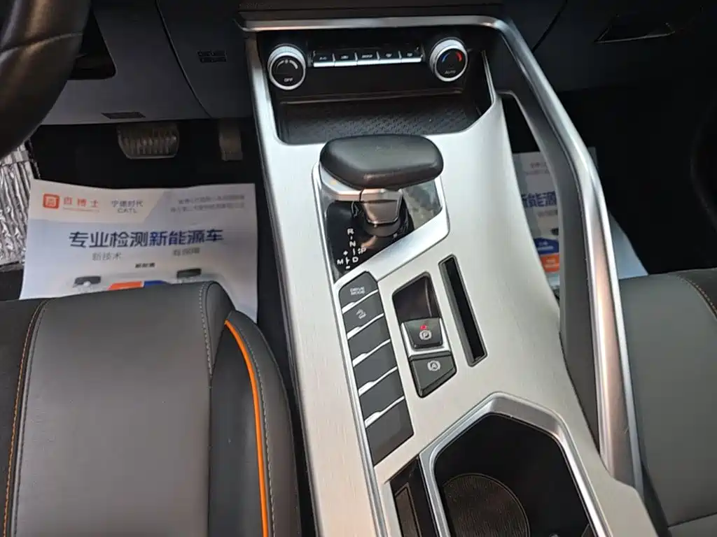 Фото 14 - Geely Coolray