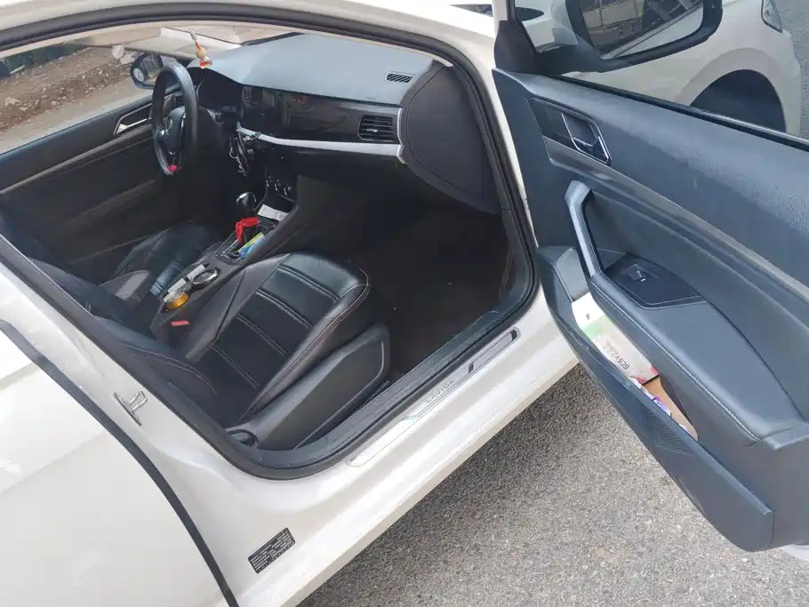 Фото 8 - Volkswagen Lavida