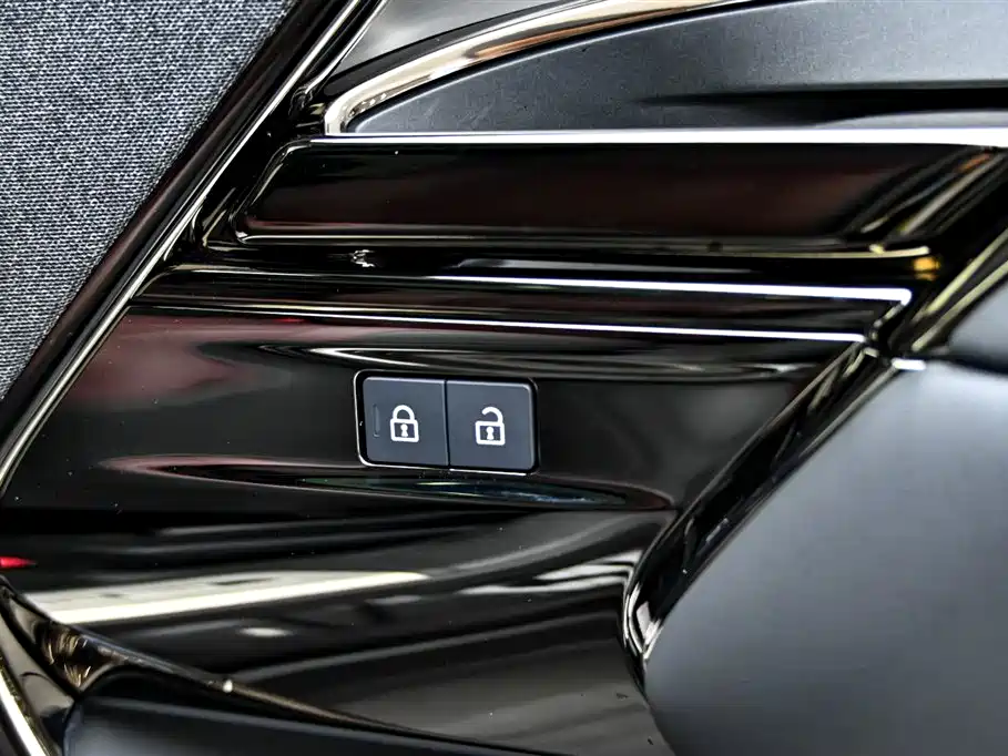 Land Rover Range Rover Sport 2025 400PS Hidden Edge Special Edition фото 28