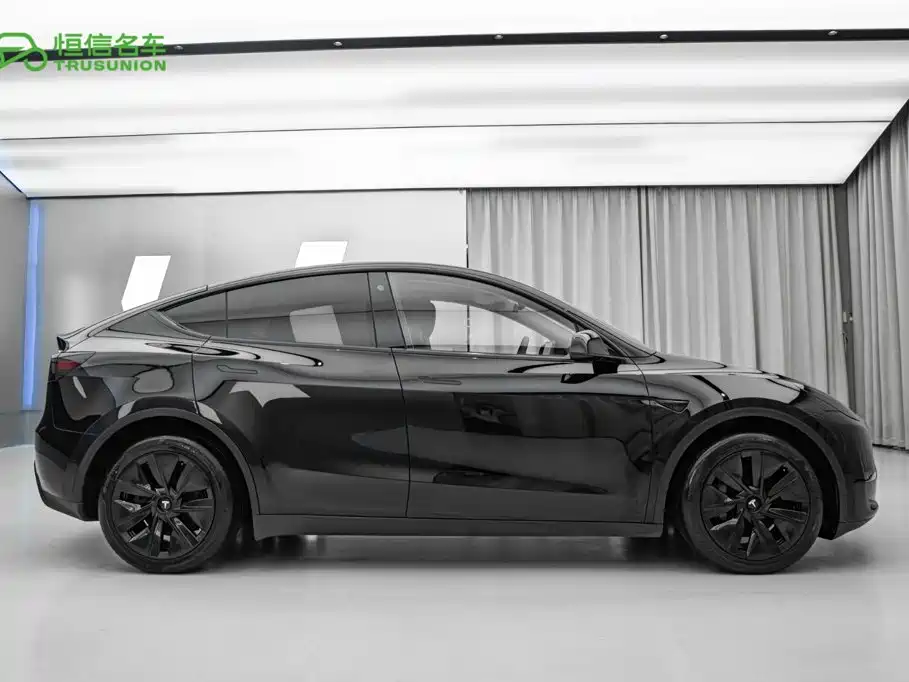 Фото 8 - Tesla Model Y
