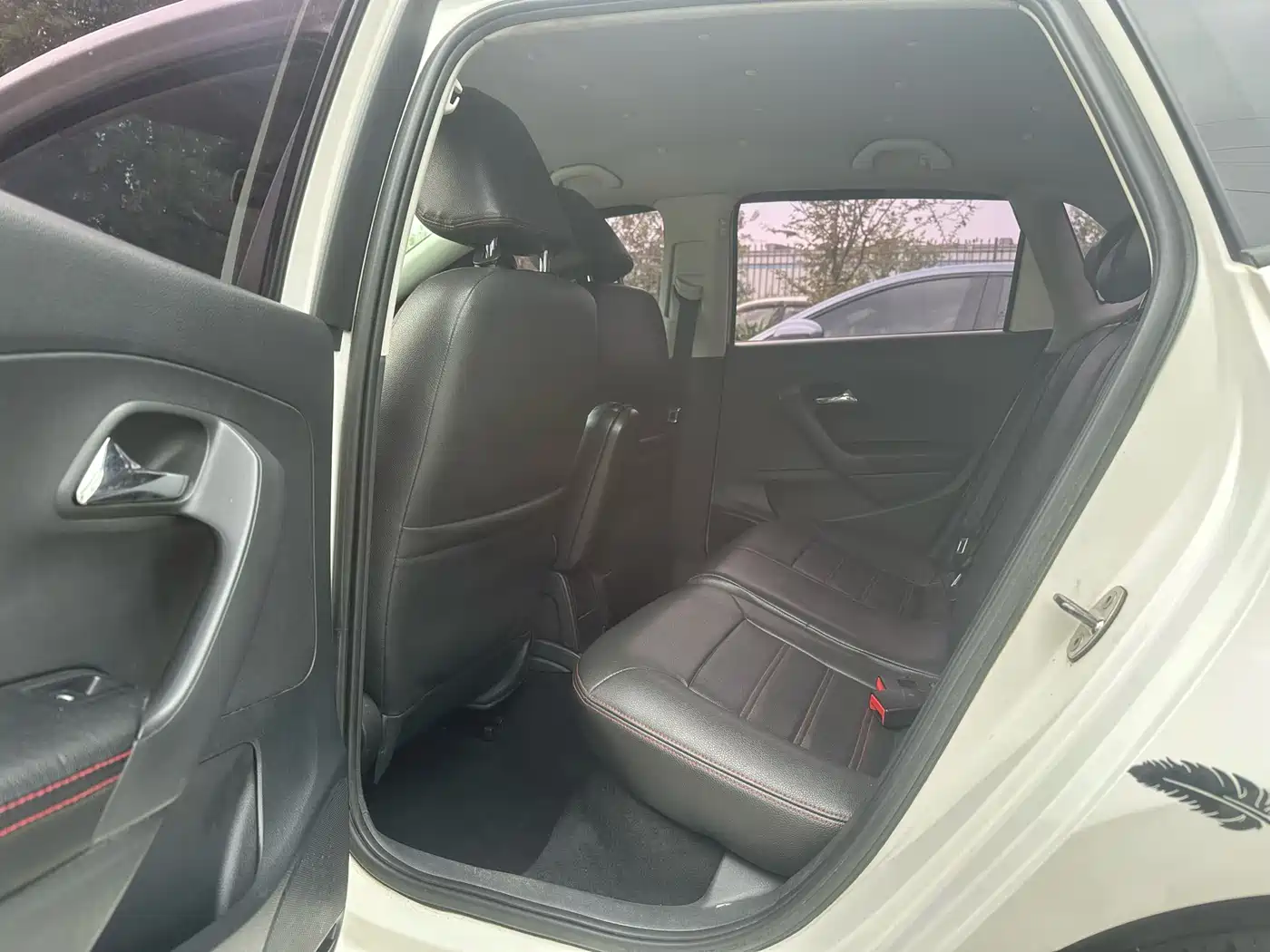 Volkswagen Polo 2014 1.6L Manual Comfort Edition фото 9