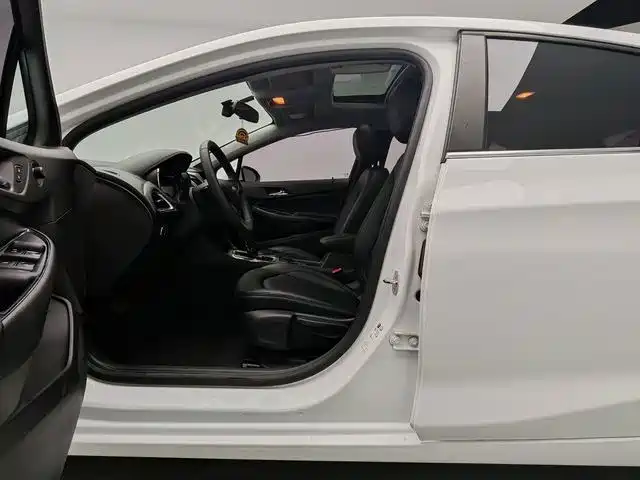 Chevrolet Cruze 2018 2017 1.5L Hatchback Auto Style