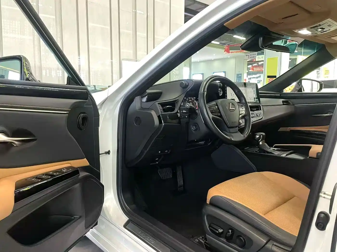 Lexus ES 2023 200 Excellence Edition фото 5