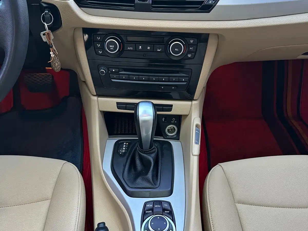 BMW X1 (Import) 2012 sDrive18i Luxury фото 8