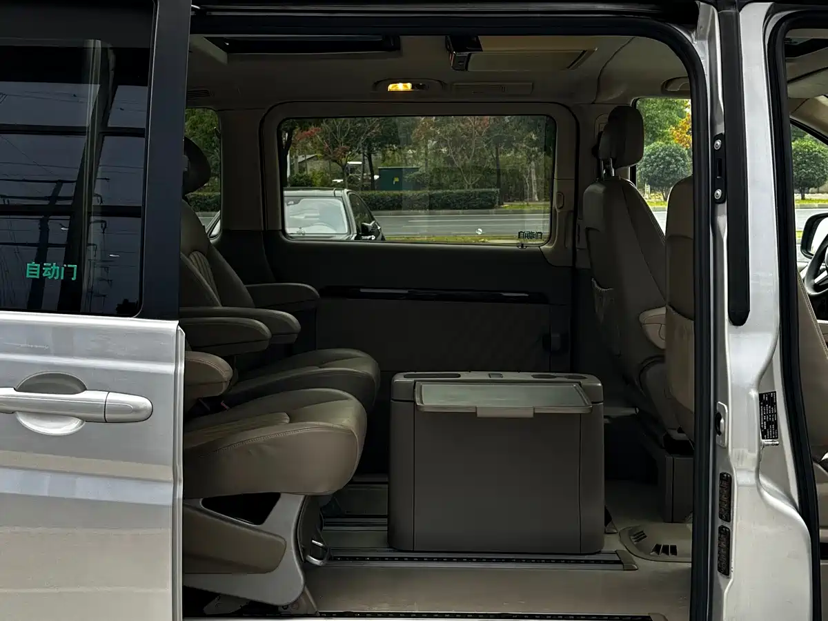 Mercedes-Benz Viano 2012 2.5L Navigation Edition фото 9