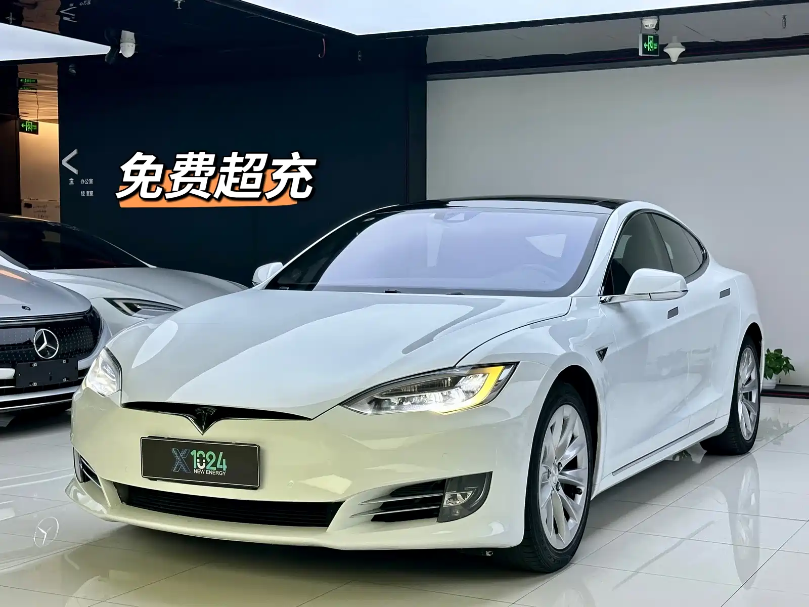 Фото 1 - Tesla Model S
