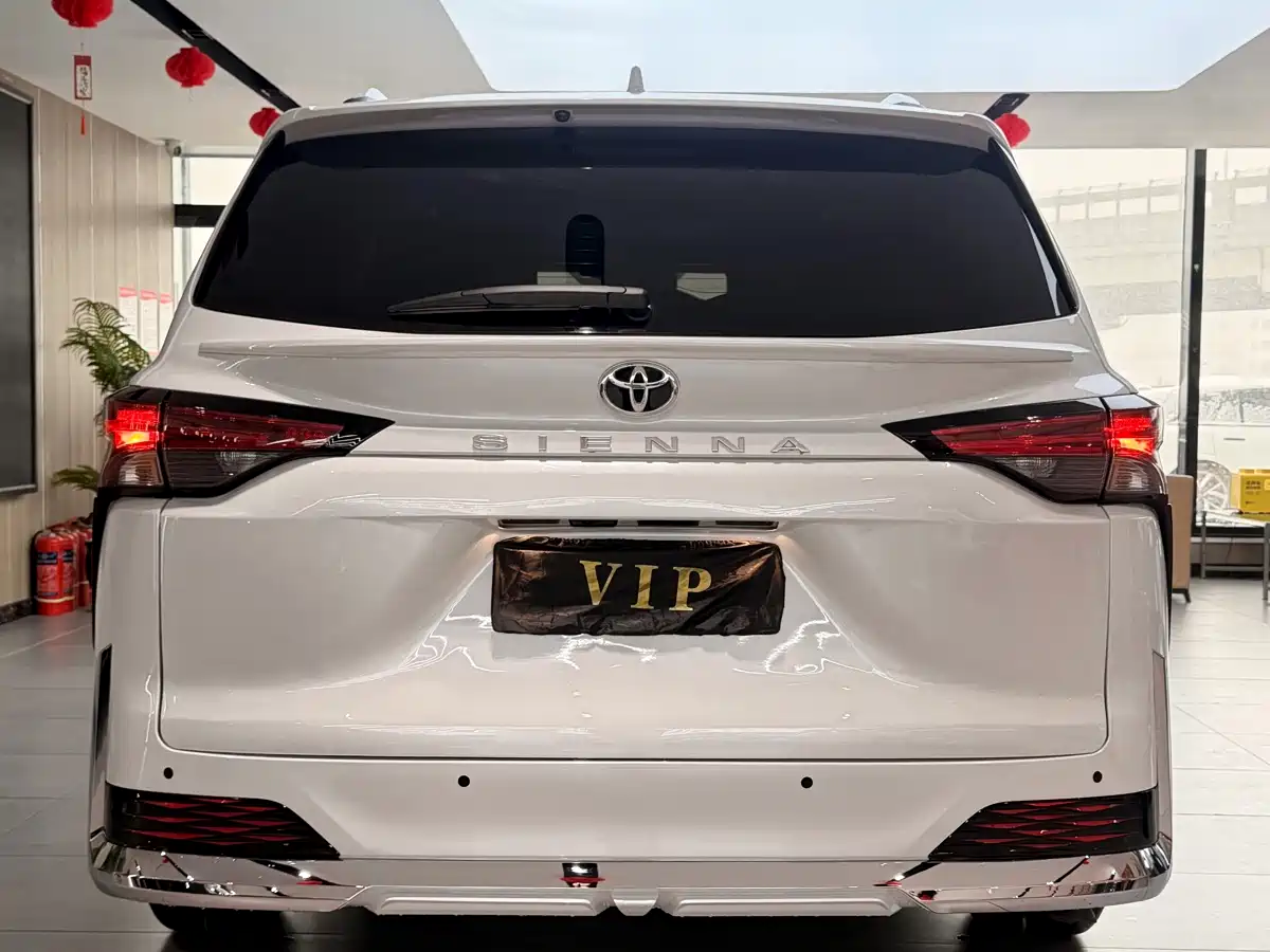 Toyota Sienna 2024 2.5L Hybrid Comfort Edition фото 4