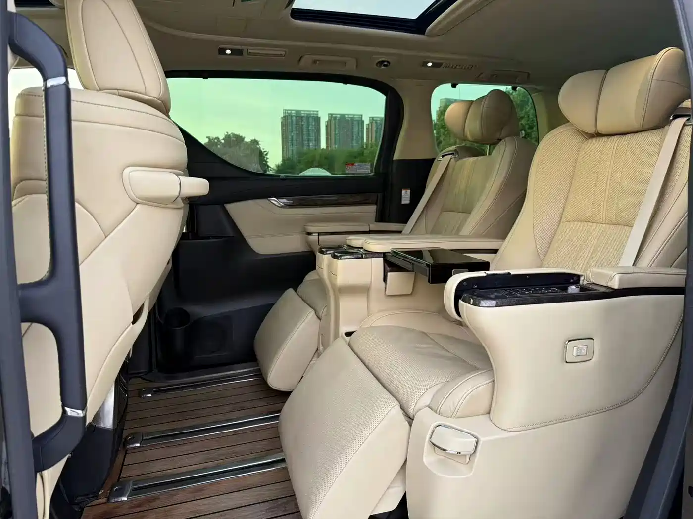 Toyota Alphard 2019 Hybrid 2.5L Premium Edition фото 10