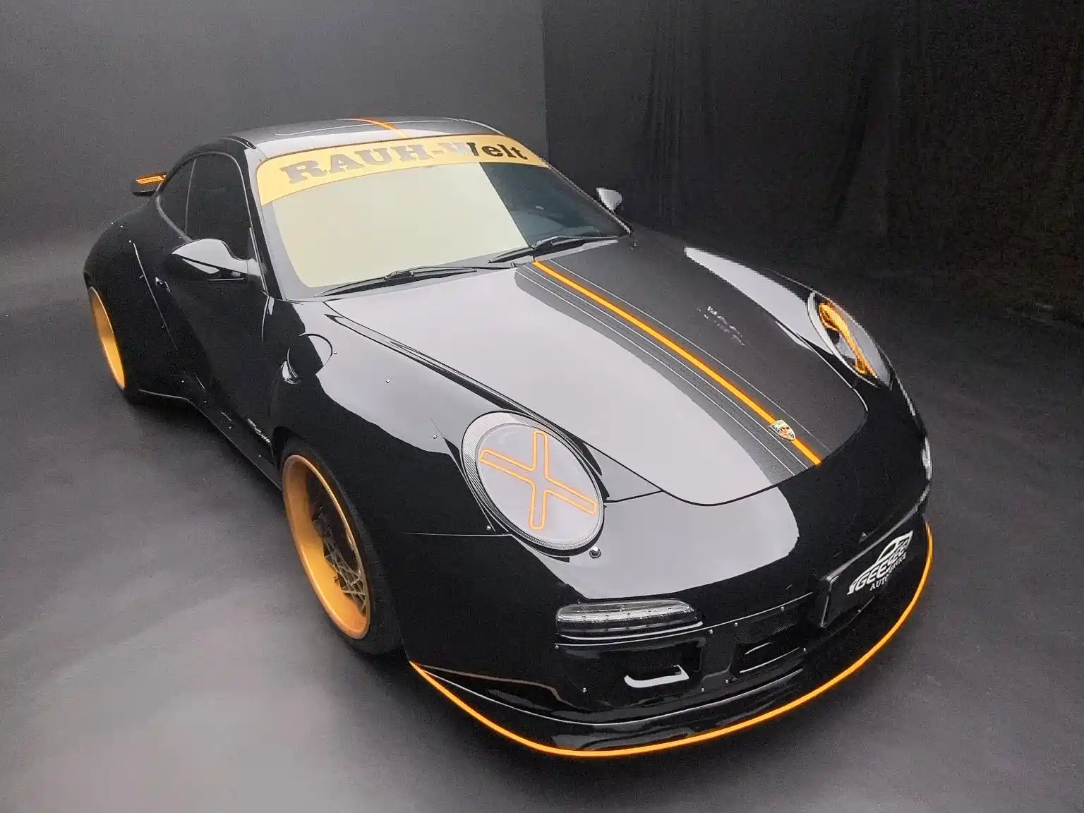 Photo 2 - Porsche 911