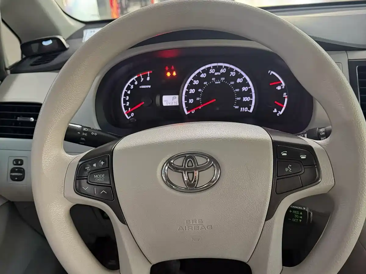 Toyota Sienna 2013 3.5L 4WD Automatic фото 5