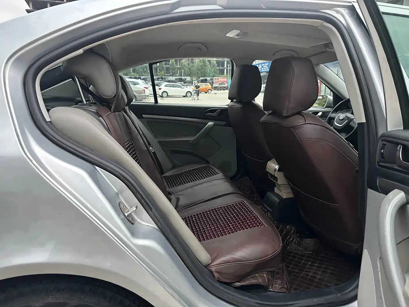 Škoda Octavia 2012 1.6L Manual Yijie Edition фото 11