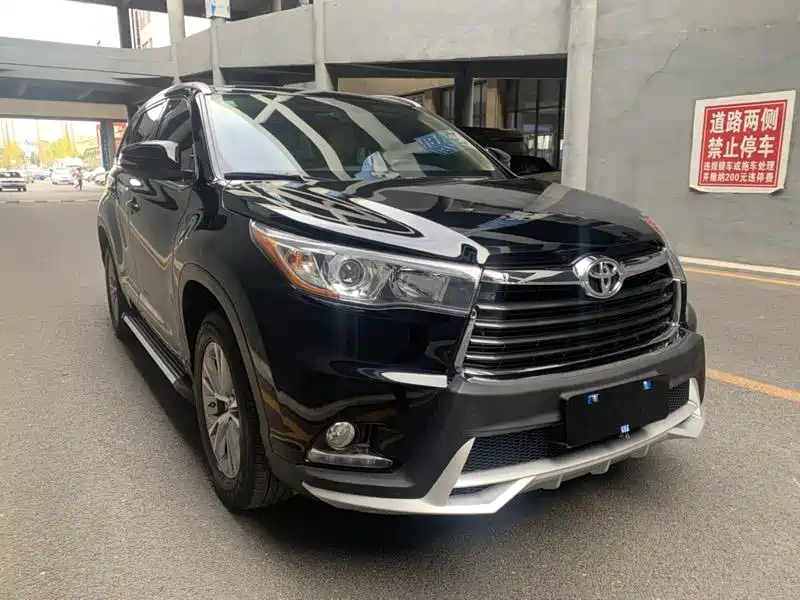 TOYOTA HIGHLANDER