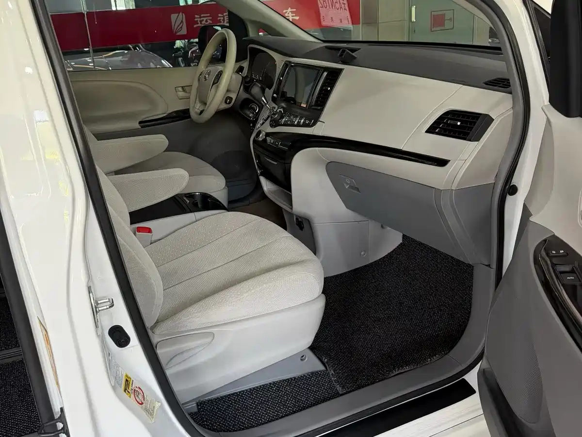 Toyota Sienna 2013 3.5L 4WD Automatic фото 8