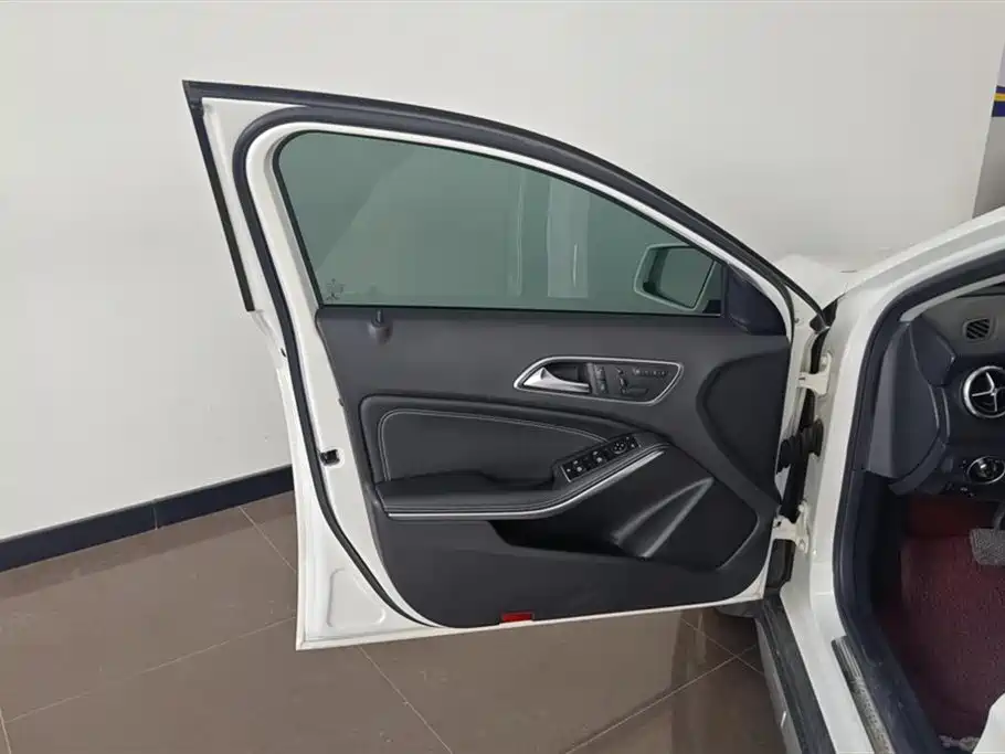 Mercedes-Benz GLA 2015 GLA 200 Dynamic фото 7