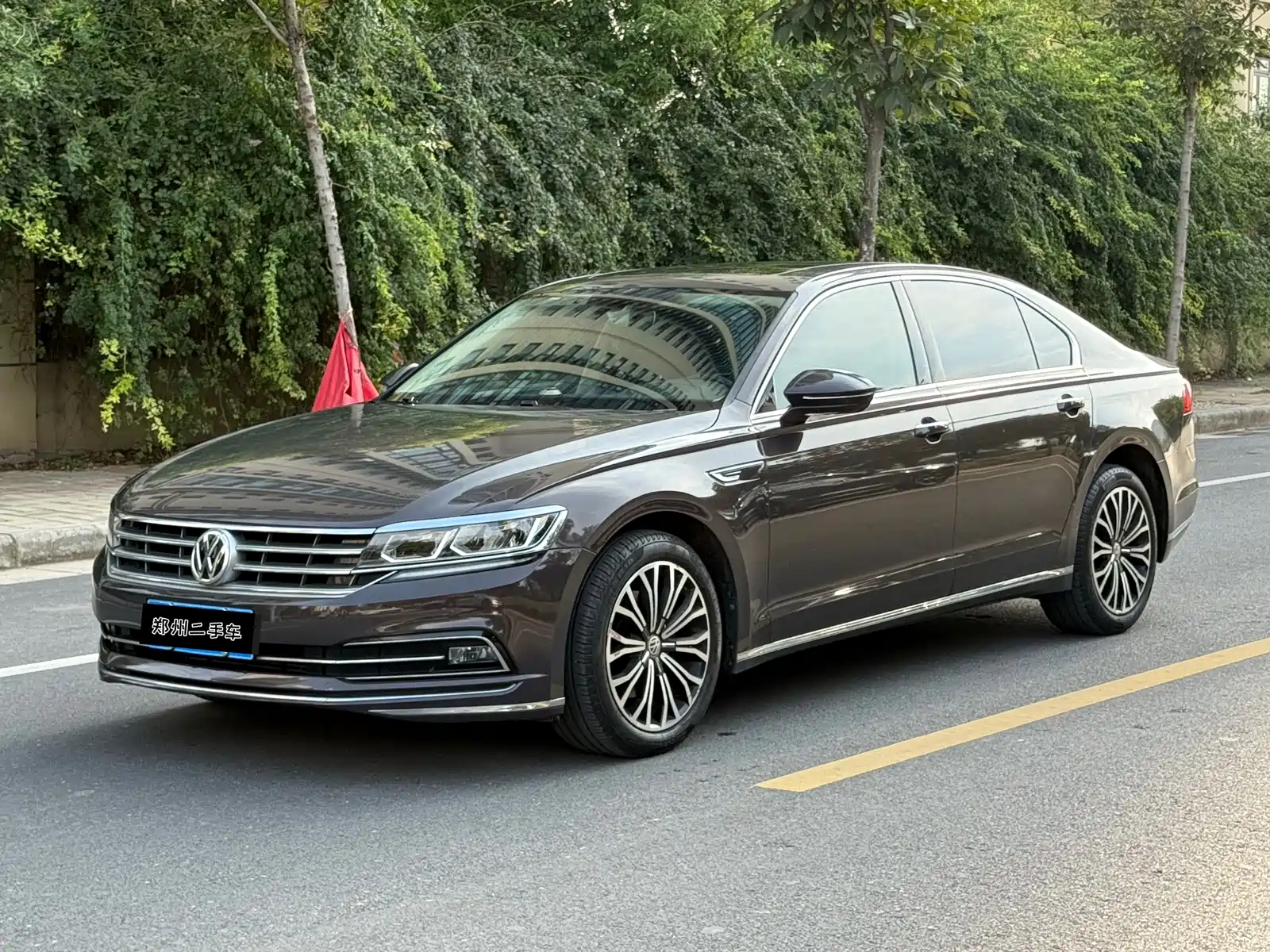 Фото 1 - Volkswagen Phideon