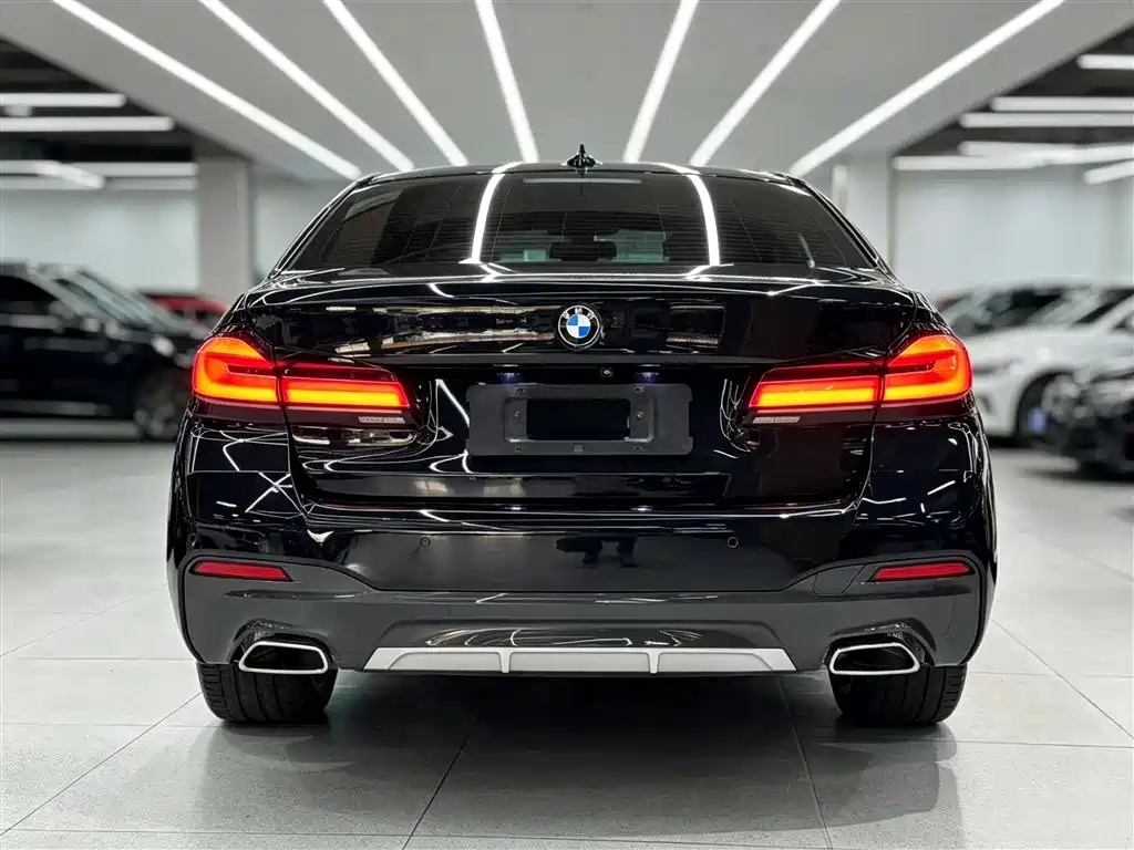 Photo 3 - BMW 5 Series