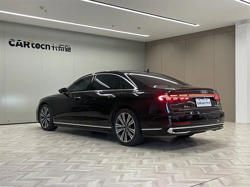 Photo 7 - Audi A8