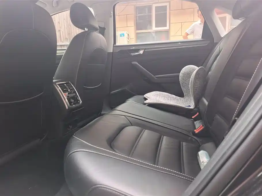 Volkswagen Passat 2016 330TSI DSG Honor Edition фото 10