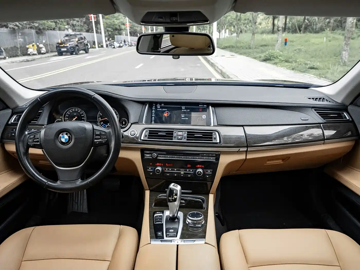 BMW 7 Series 2013 Model 730Li Leading фото 4