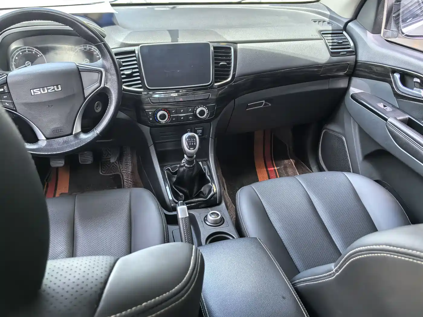 Isuzu Lingtuo 2021 2020 2.5T 4WD Manual Navigation China VI JE4D25Q6A