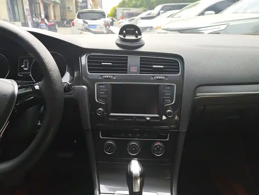 Volkswagen Golf 2017 230TSI Auto Comfort Millionth Anniversary Edition фото 13