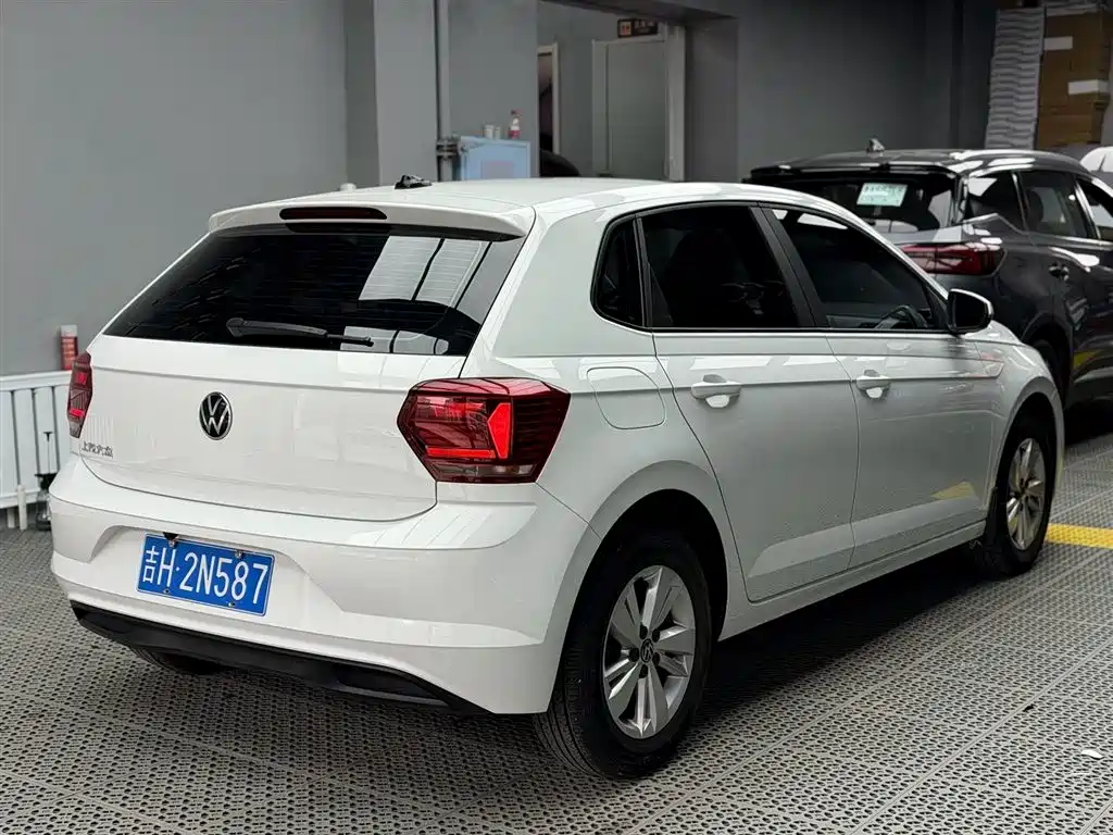 Volkswagen Polo 2023 Plus 1.5L Automatic Panorama Enjoyment Edition фото 18