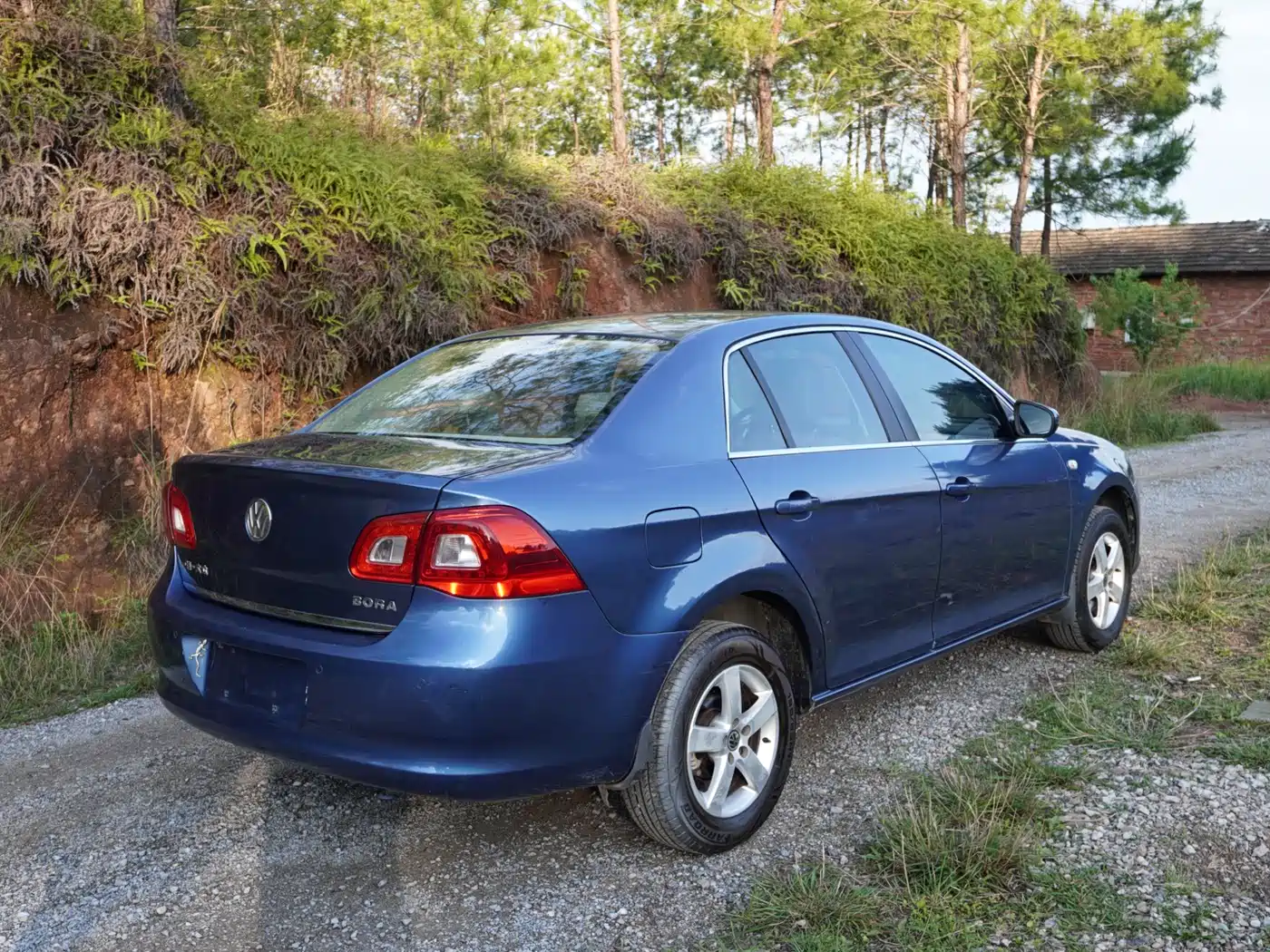 Volkswagen Bora 2012 1.6L Automatic Fashion Value Edition фото 3