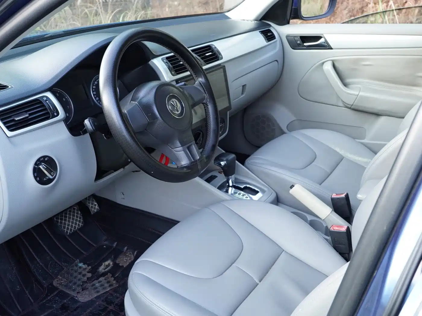 Volkswagen Bora 2012 1.6L Automatic Fashion Value Edition фото 17