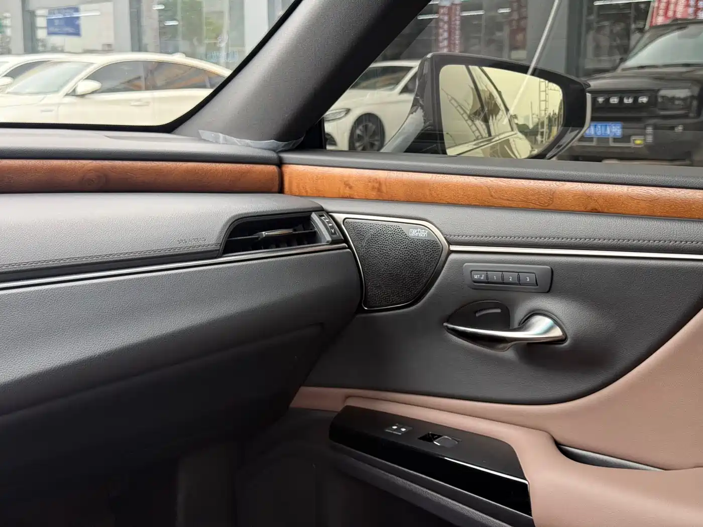 Lexus ES 2022 300h Executive Edition фото 7
