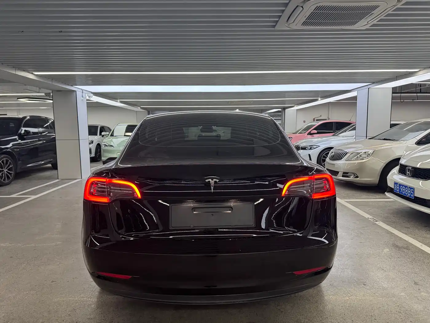 TESLA MODEL 3