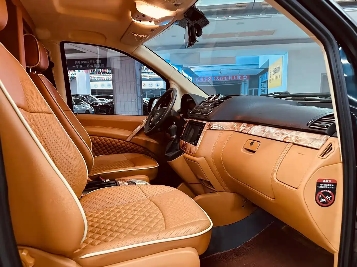 Mercedes-Benz Vito 2013 Model 3.0L Elite Edition фото 3
