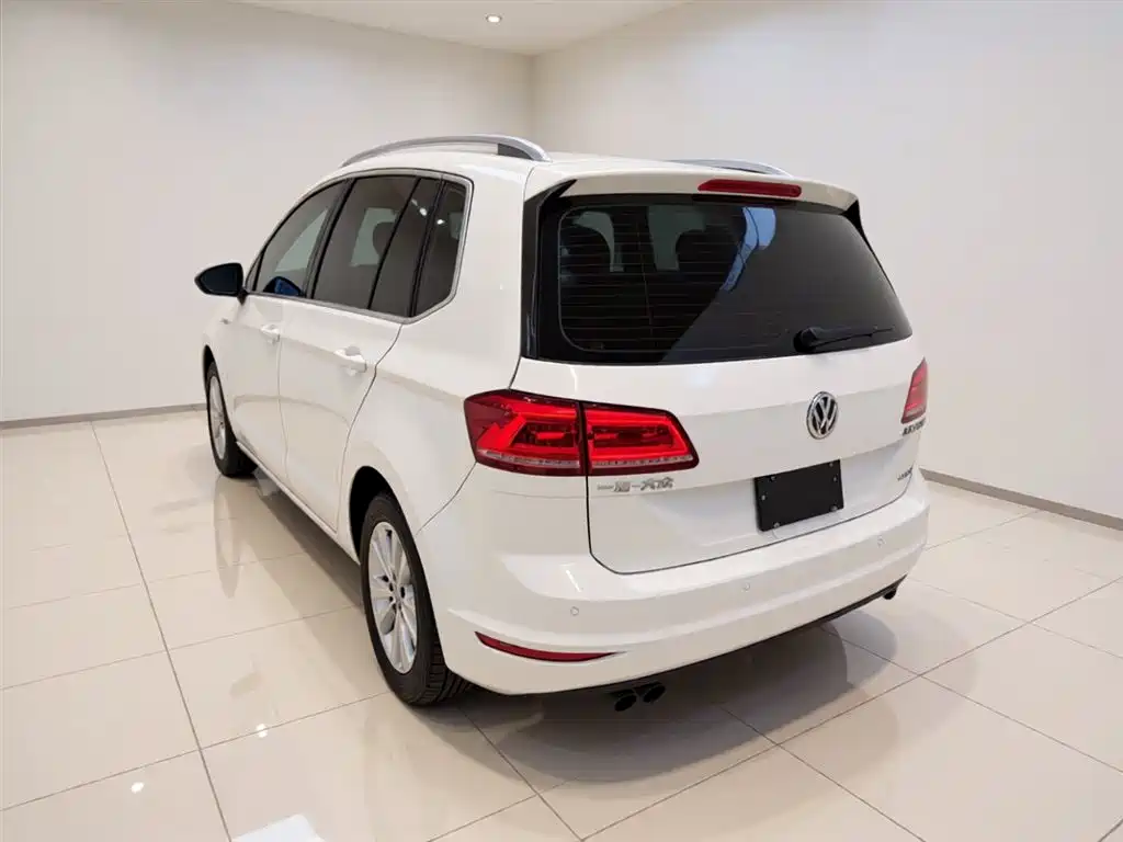 Volkswagen Golf Sportsvan 2016 230TSI Automatic Progressive фото 5