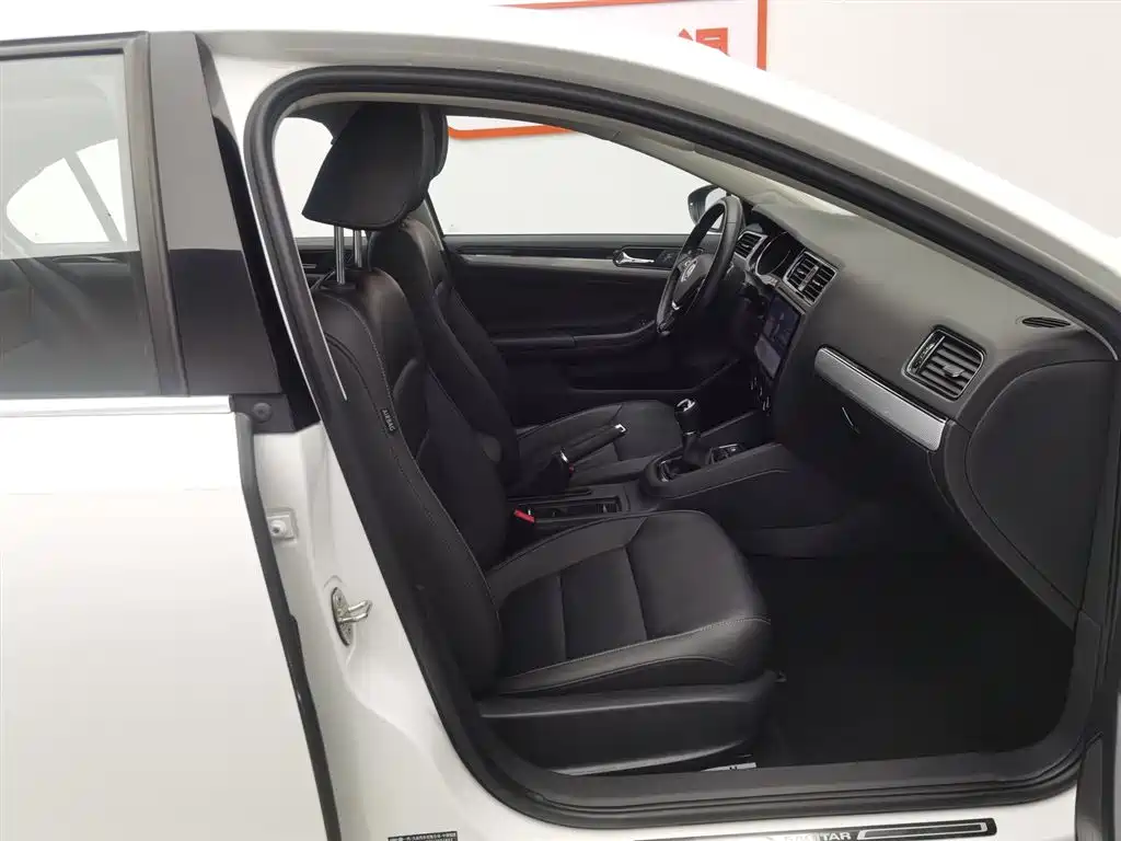 Volkswagen Sagitar 2017 1.6L Manual Comfort фото 23