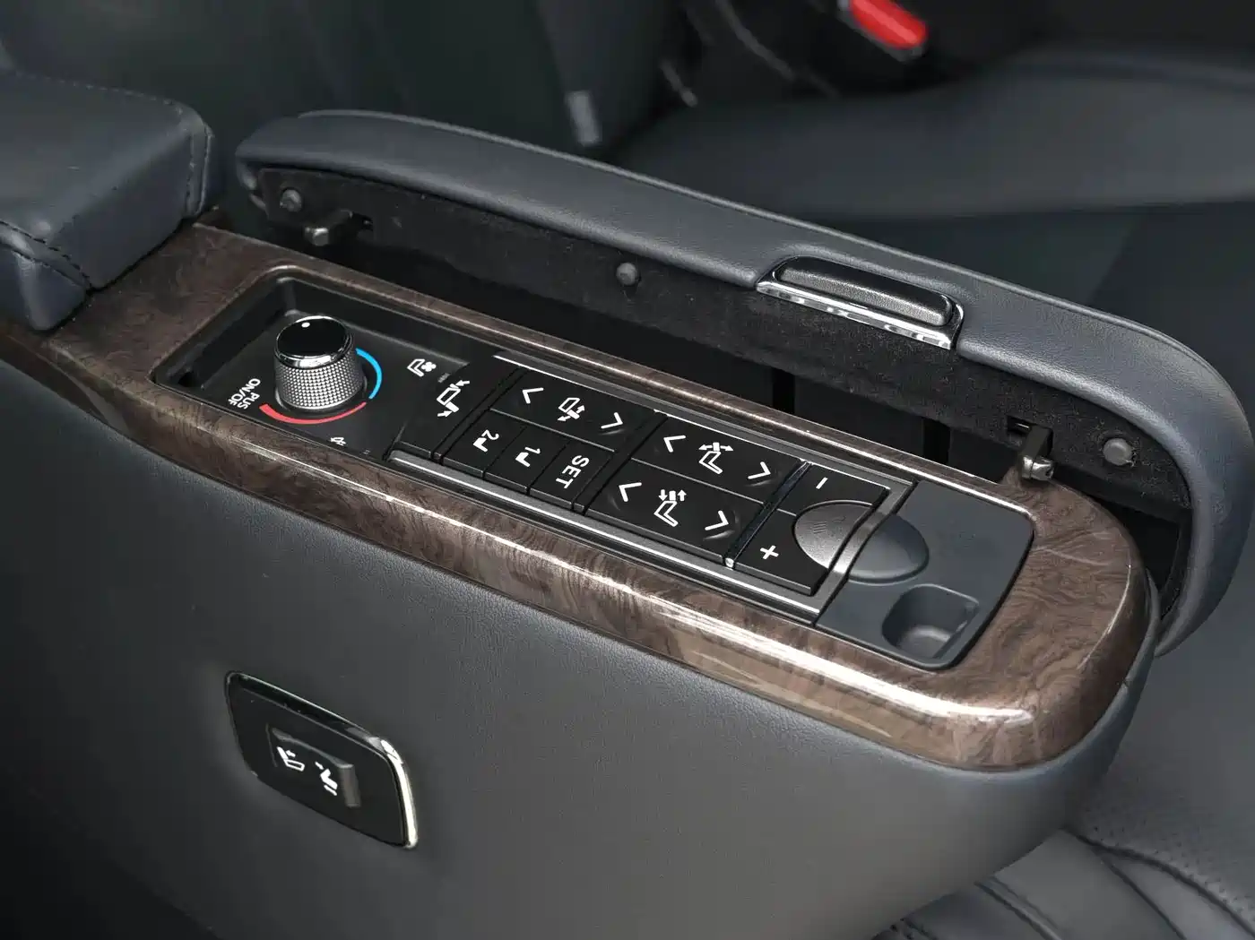 Toyota Vellfire 2021 Crown Hybrid 2.5L HV Supreme Edition фото 23