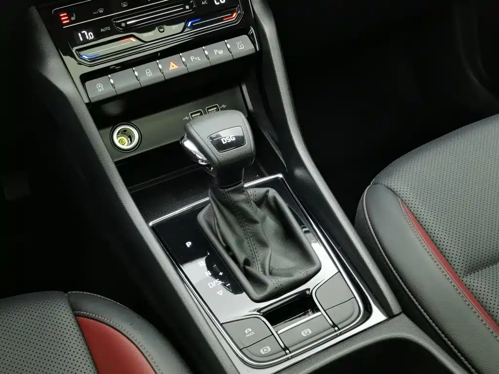 Škoda Karoq 2024 TSI280 Luxury Edition фото 13