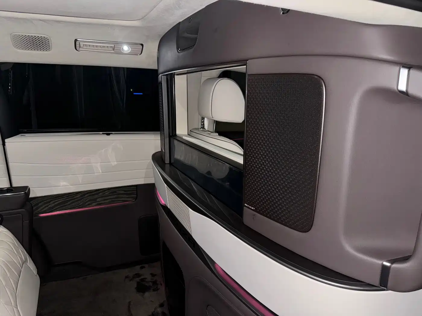 Denza D9 2024 PIONEER 4-Seater Pioneer Edition фото 11